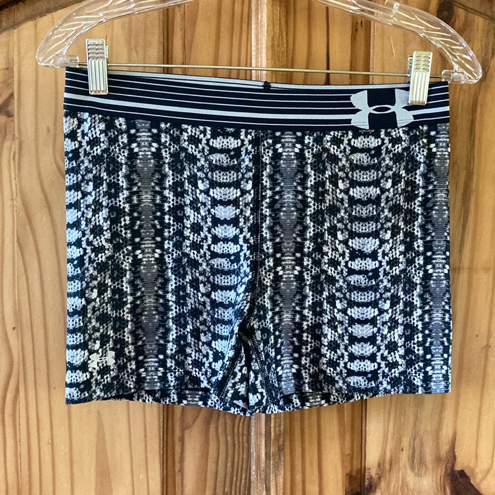 Women Under Armour black white snake skin athletic shorts size L